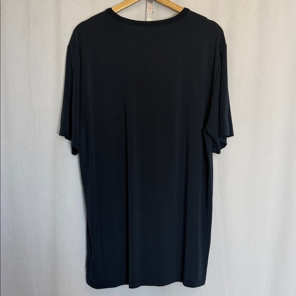 Vuori Men's Linear Tech Short Sleeve Tee Size XL - Picture 6 of 9